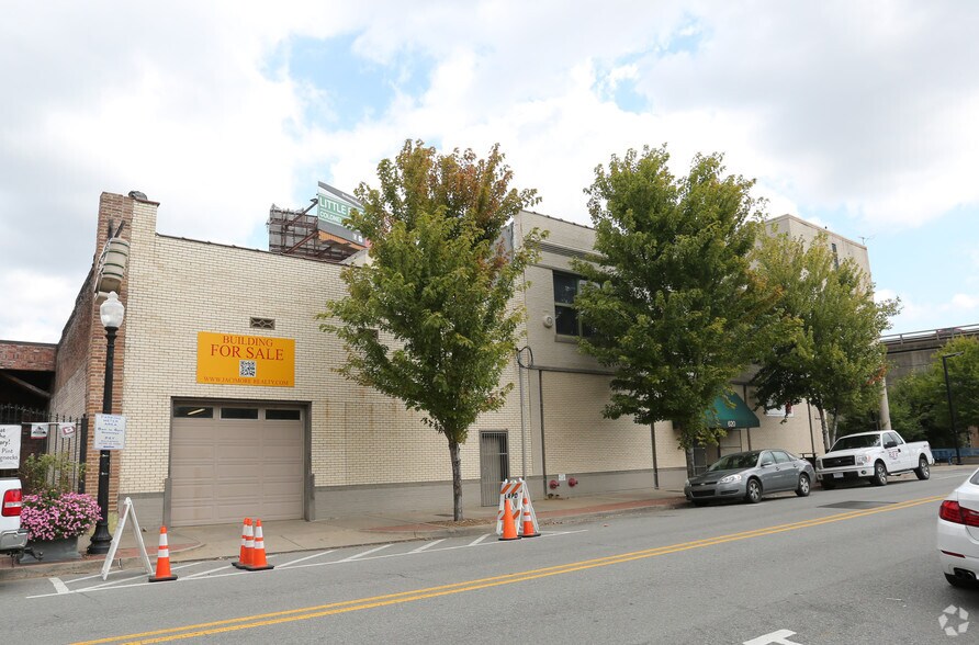 Primary Photo Of 620 President Clinton Ave, Little Rock Light Distribution For Sale