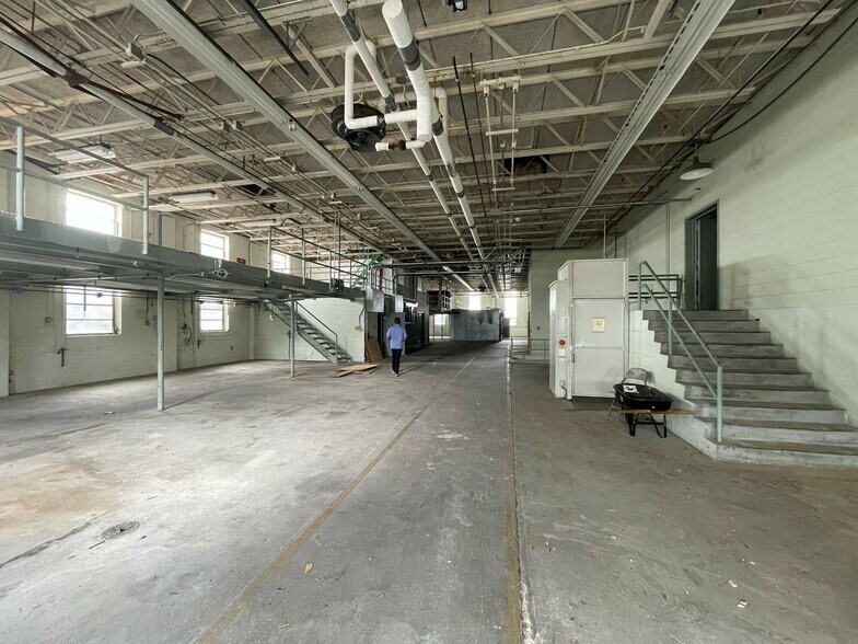 More Photos Of 600 Avenue S NW, Winter Haven Research And Development For Sale