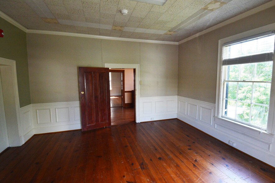 More Photos Of 235 S Church St, Winston-Salem Office For Lease