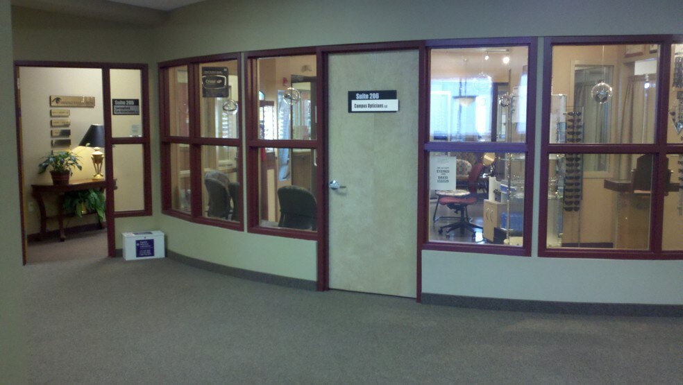 More Photos Of 3640 Main St, Springfield Medical For Lease