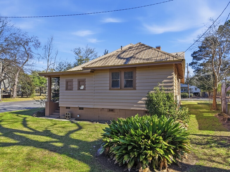 More Photos Of 615 Barlow St, Americus Healthcare For Sale