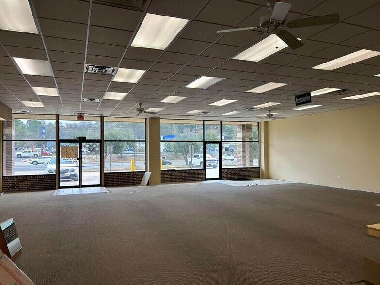 More Photos Of 1023 N University Dr, Nacogdoches Storefront For Lease
