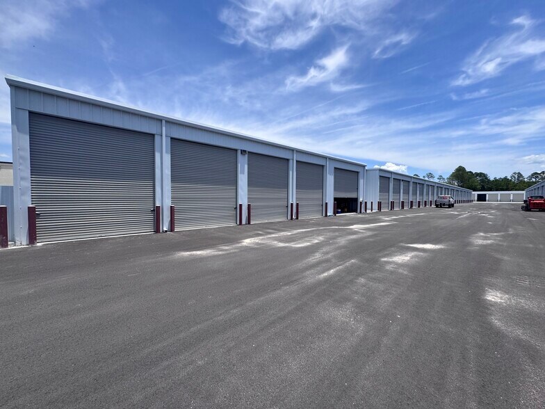More Photos Of 11691 Industry Dr, Jacksonville Self Storage For Lease
