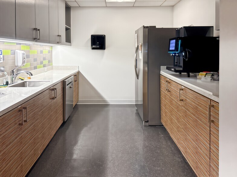 More Photos Of 49-55 Davis Sq, Somerville Coworking Space