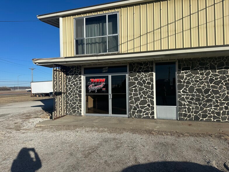 Primary Photo Of 2301 Memorial Hwy, Council Bluffs Warehouse For Lease