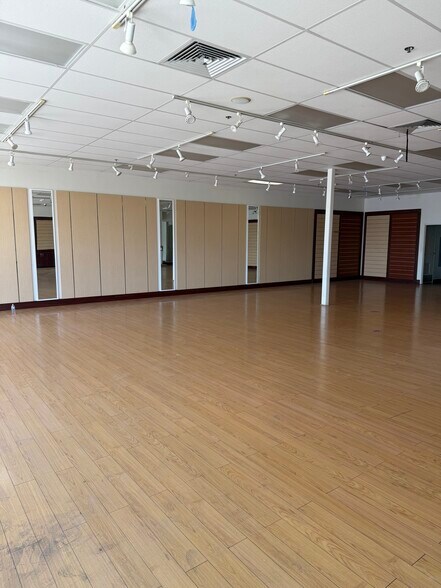 More Photos Of 3504-3530 W Century Blvd, Inglewood Unknown For Lease