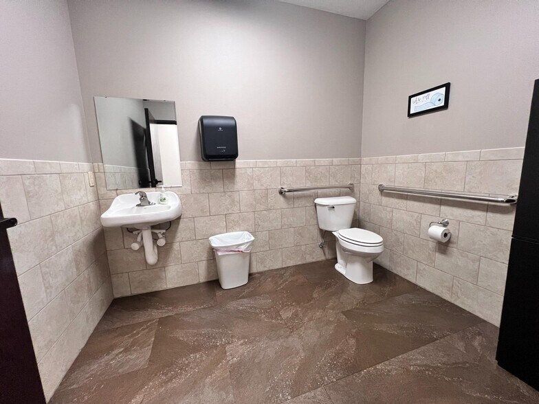 More Photos Of 1002 E Philip Ave, North Platte Office For Sale