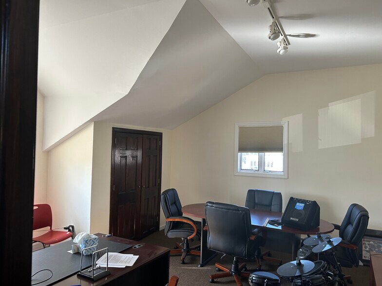 More Photos Of 9 Degnon Blvd, Bay Shore Office For Sale