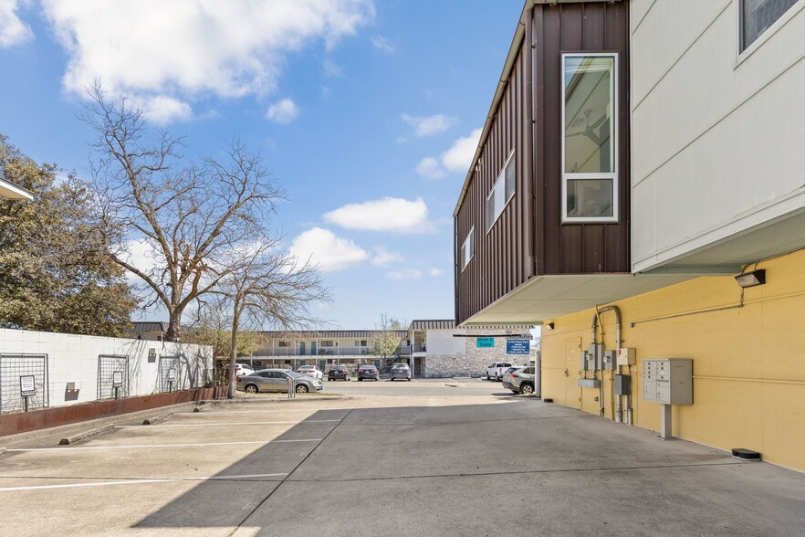 More Photos Of 508 E 53rd St, Austin Loft Creative Space For Sale