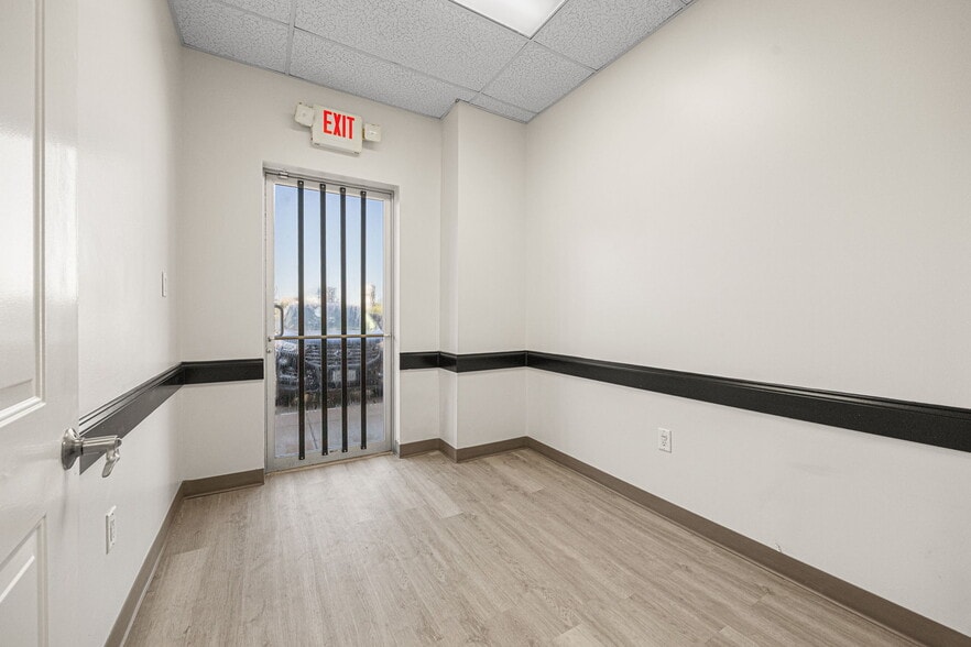 More Photos Of 8777 S Gessner Dr, Houston Freestanding For Lease