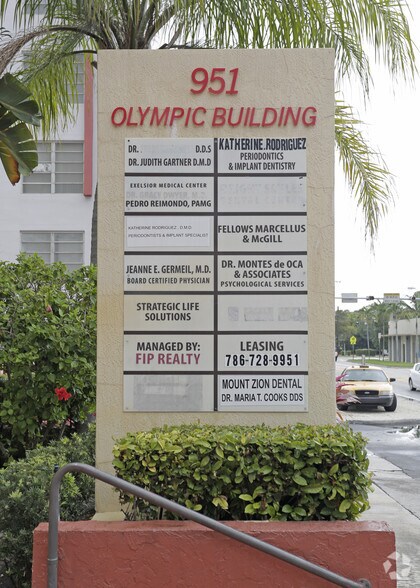 More Photos Of 951 NE 167th St, Miami Medical For Sale