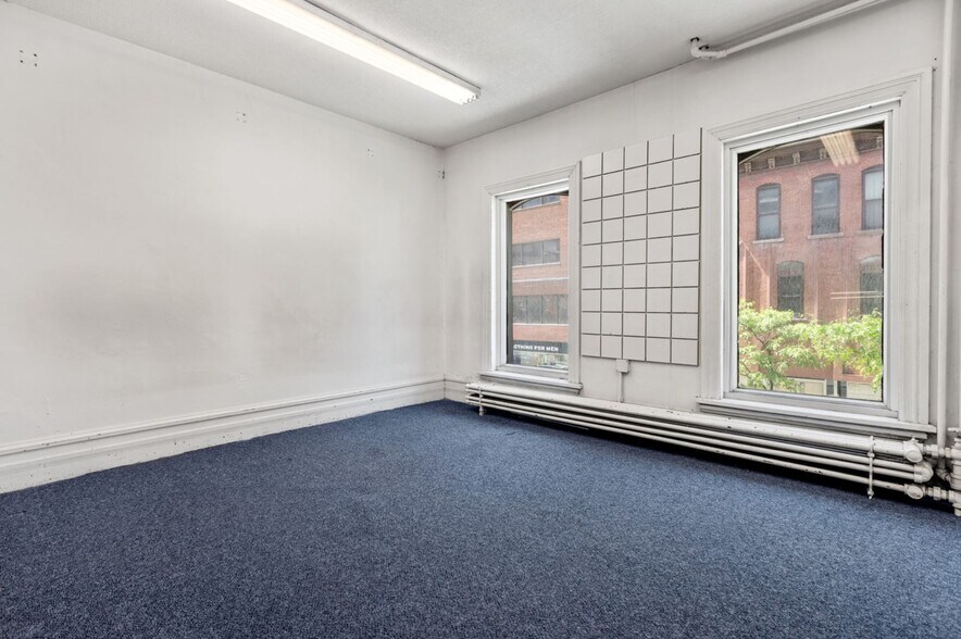 More Photos Of 157 Bank St, Ottawa Storefront Retail Residential For Lease