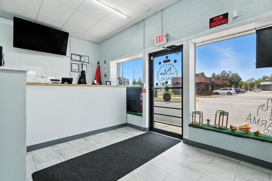 More Photos Of 1003 Saint James Ave, Springfield Freestanding For Sale