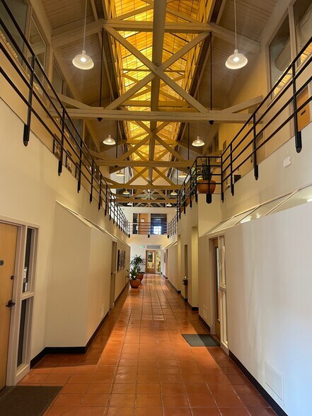 More Photos Of 2705 E Burnside St, Portland Office For Sale