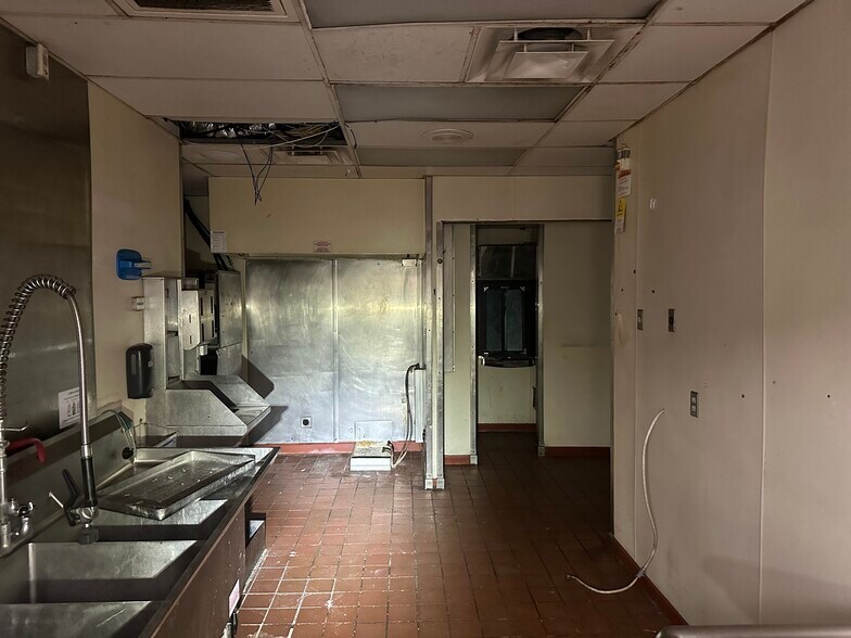 More Photos Of 4595 E Main St, Whitehall Fast Food For Sale