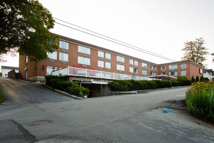 More Photos Of 216 W Loyalhanna St, Ligonier Township Hotel For Sale