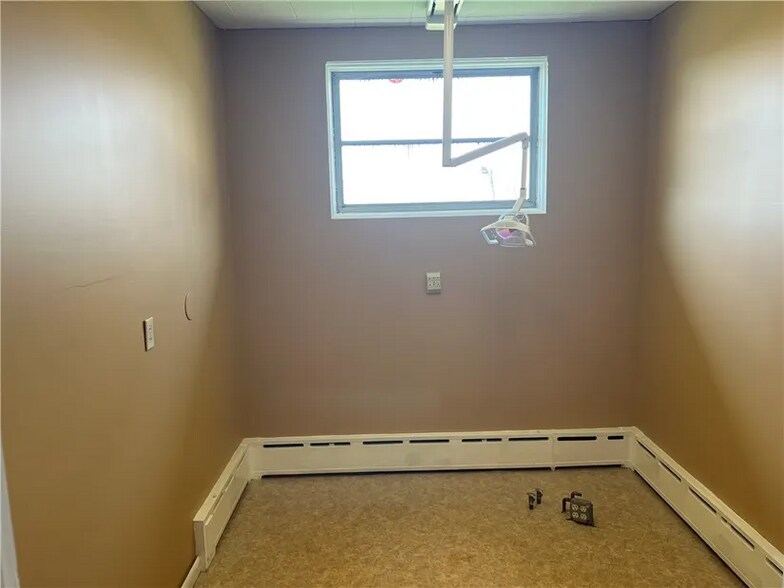 More Photos Of 909 N Logan Ave, Danville Medical For Sale