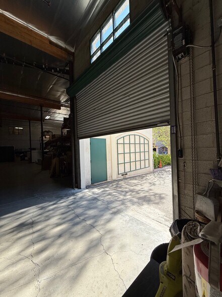 More Photos Of 28350 Roadside Dr, Agoura Hills Storefront For Lease