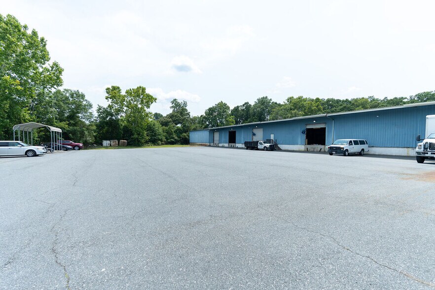 More Photos Of 89 Green St, Warner Robins Warehouse For Sale