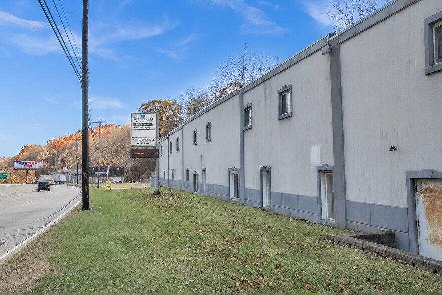 More Photos Of 1450 Pa-51, Clairton Office For Lease