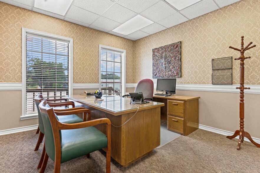 More Photos Of 112 US Highway 271 N, Gilmer Office For Lease