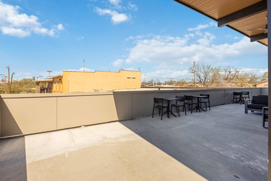 More Photos Of 5214 Harrisburg Blvd, Houston Office For Lease