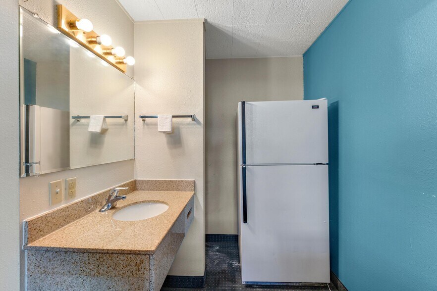 More Photos Of 590 W Main St, Vernal Hotel For Sale