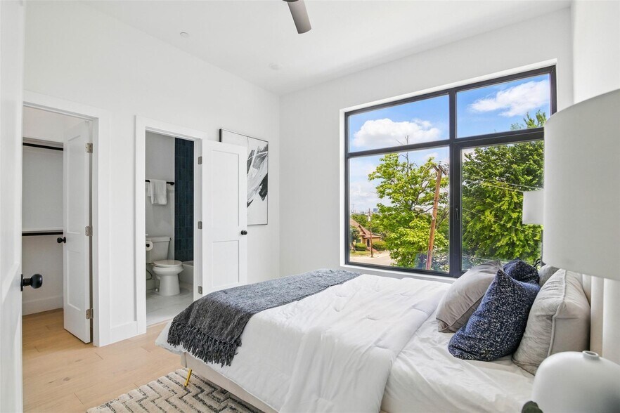 More Photos Of 426-430 E 8th St, Dallas Apartments For Sale