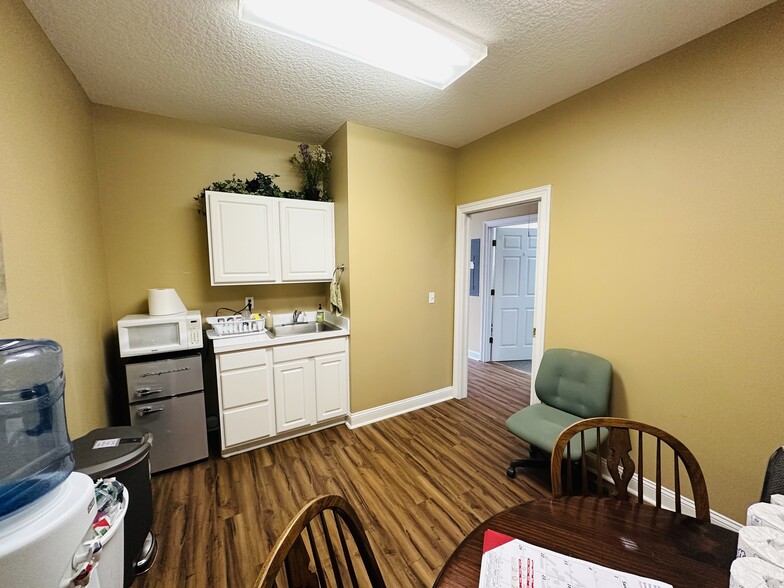 More Photos Of 12443 San Jose Blvd, Jacksonville Medical For Lease