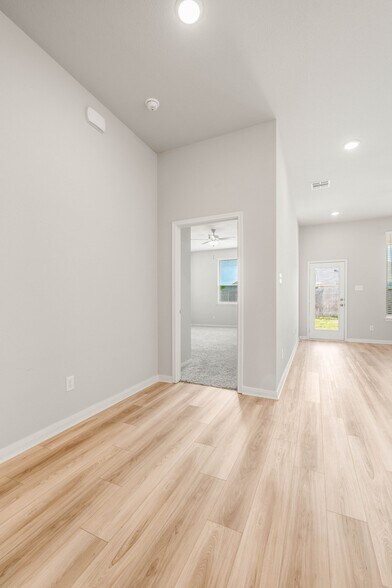 More Photos Of 4020 Centerfire, Waco Apartments For Sale