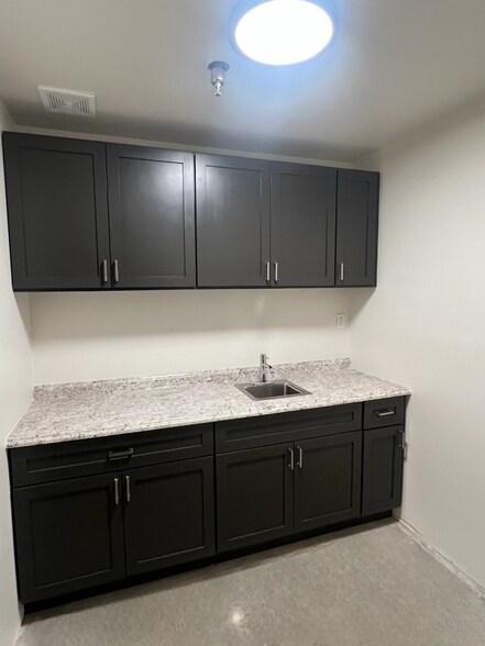 More Photos Of 5650 Knott Ave, Buena Park Warehouse For Lease