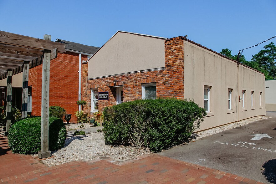 More Photos Of 670 SW Broad St, Southern Pines Office For Lease