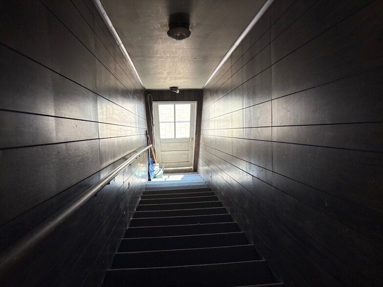 More Photos Of 109 Main st, Delphi Office For Lease