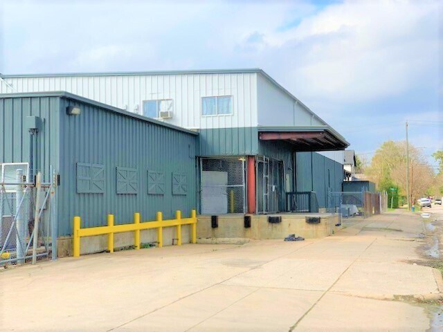 More Photos Of 3902 N Main St, Houston Warehouse For Lease
