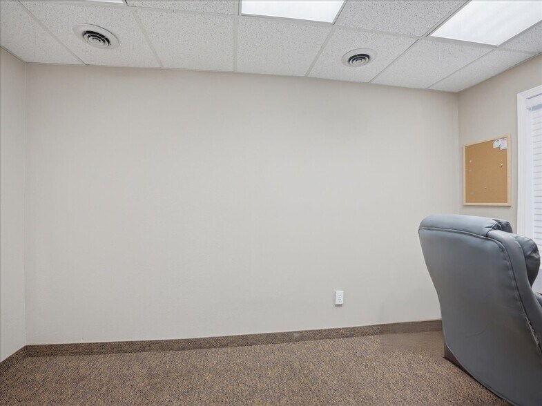More Photos Of 950-960 Uglow Ave SE, Dallas Medical For Sale