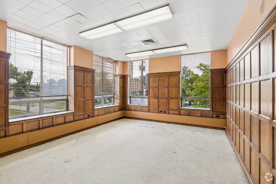 More Photos Of 131 University Dr, Pontiac Health Club For Sale