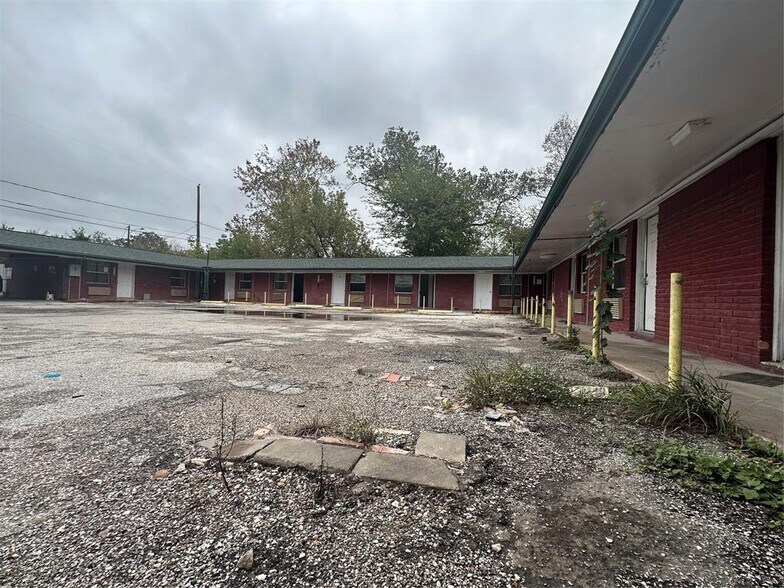 More Photos Of 7930 Ritz St, Houston Apartments For Sale