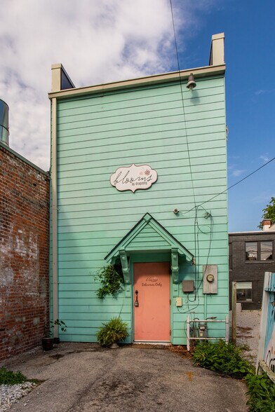 More Photos Of 176 S Main St, Zionsville Storefront Retail Office For Sale