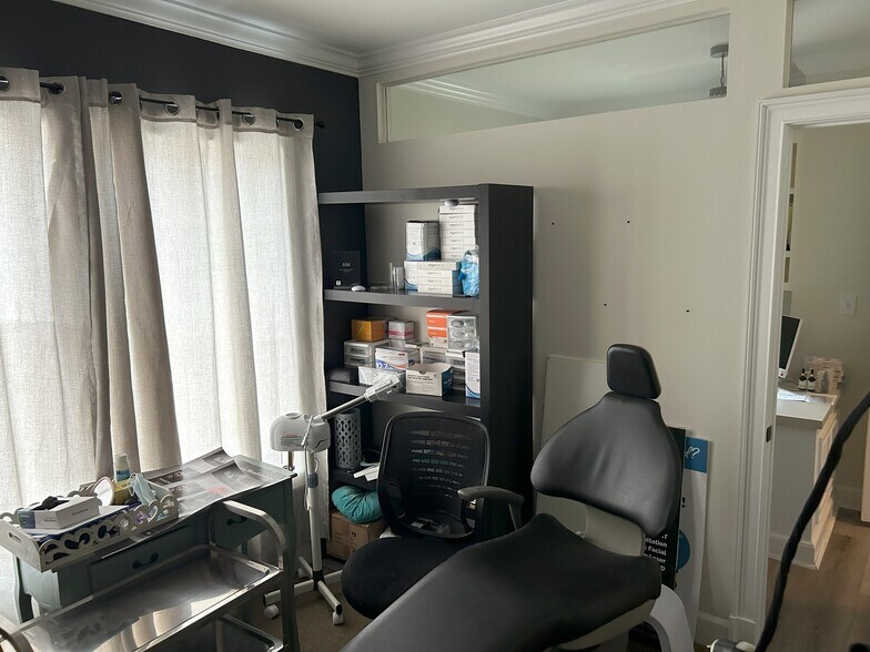 More Photos Of 3216 Paces Ferry Pl, Atlanta Storefront Retail Office For Lease