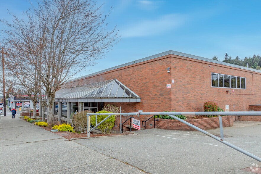 More Photos Of 2602 6th St, Bremerton Storefront Retail Office For Sale
