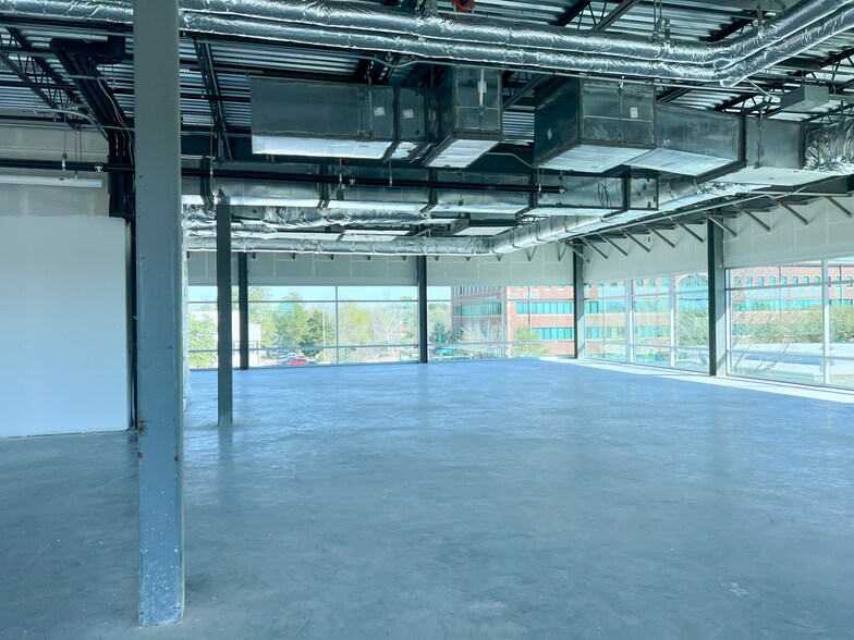 More Photos Of 400 W Davis St, Conroe Office For Lease