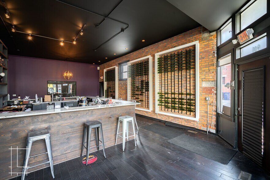 More Photos Of 901-903 Oak St, Columbus Bar For Sale
