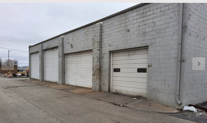 More Photos Of 1621 N Henderson St, Galesburg General Retail For Sale