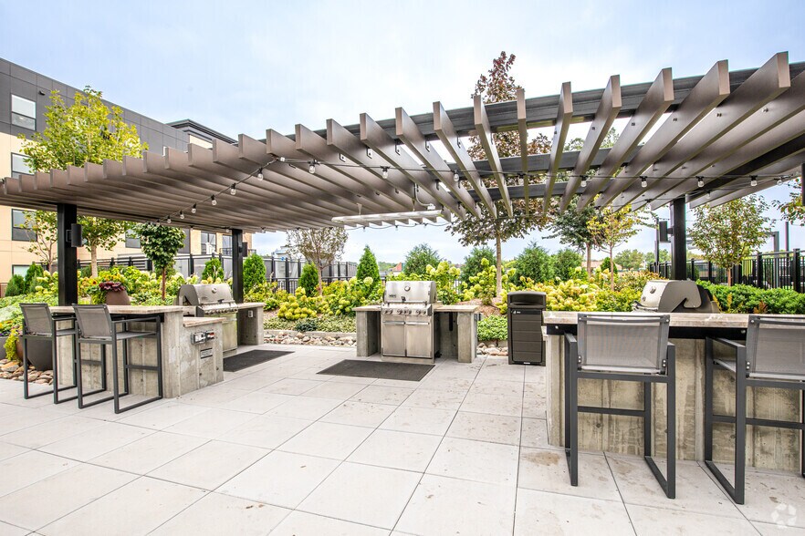 More Photos Of 800 Cretin Ave S, Saint Paul Apartments For Lease