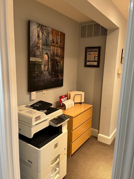 More Photos Of 10555 Metropolitan Ave, Kensington Medical For Sale