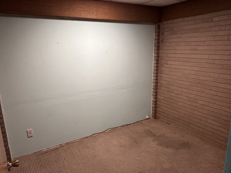 More Photos Of 712 5th Ave N, Texas City Office For Sale