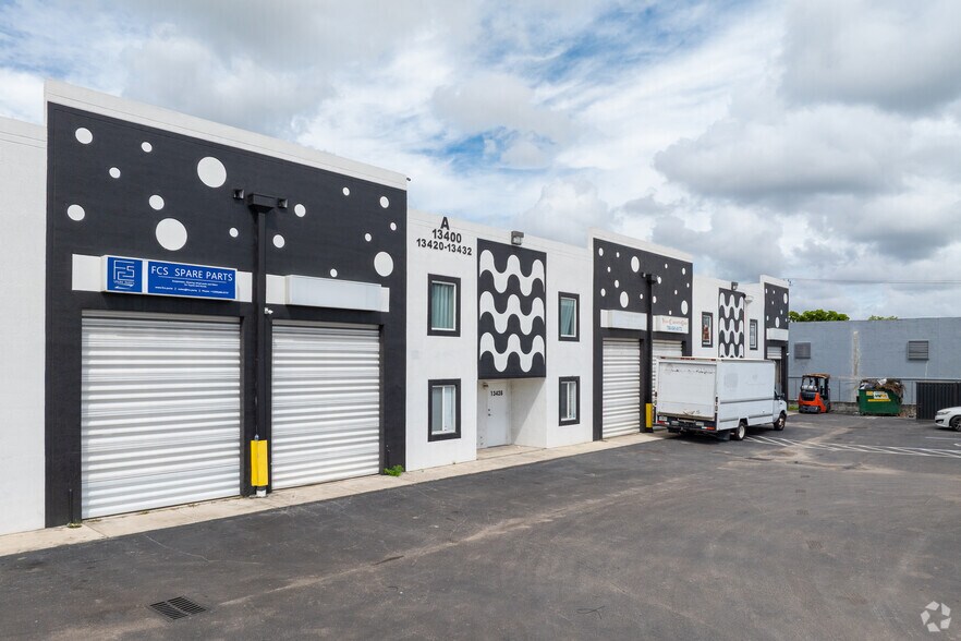 More Photos Of 13420-13432 NW 38th Ct, Opa-locka Warehouse For Lease