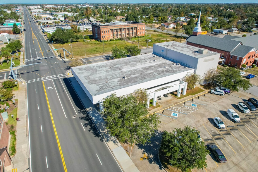 More Photos Of 638 Harrison Ave, Panama City Bank For Lease