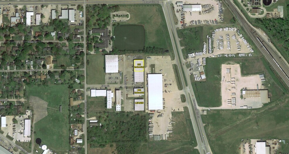 More Photos Of 903 Industrial St, Clute Unknown For Lease