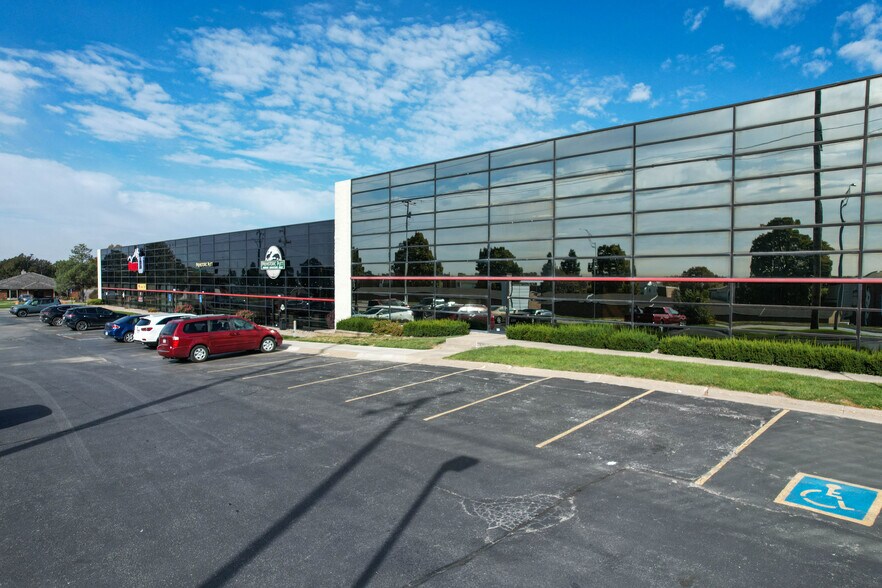 More Photos Of 11105-11147 Mockingbird Dr, Omaha Warehouse For Lease